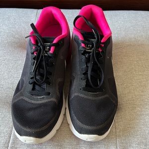 Women’s Nike shoes size 8